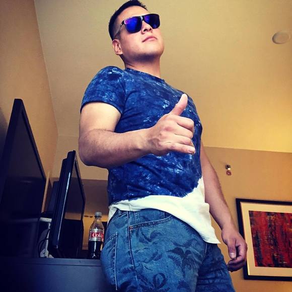 Meet your Posher, Diego - Picture 1 of 1